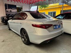 Alfa Romeo Giulia 2.0T 280HP Luxury - ფოტო 9