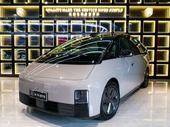 Li Auto Li Xiang MEGA Ultra - ფოტო 1