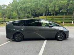 Li Auto Li Xiang MEGA Ultra - ფოტო 4