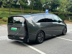Li Auto Li Xiang MEGA Ultra - ფოტო 5