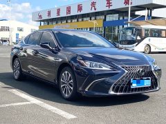 Lexus ES 200 Excellence Edition - ფოტო 3