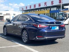 Lexus ES 200 Excellence Edition - ფოტო 4