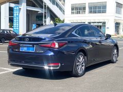 Lexus ES 200 Excellence Edition - ფოტო 6