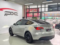 Tesla Model Y Rear-Wheel Drive - ფოტო 15