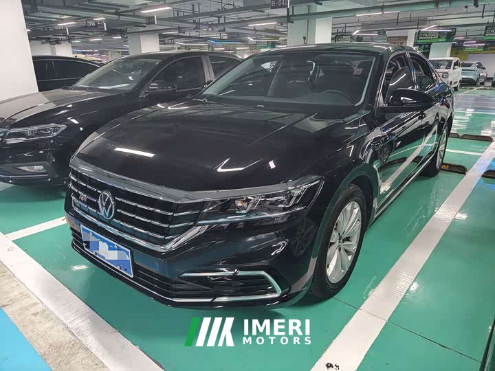 Volkswagen Passat 330TSI Elite - ავტომობილი ჩინეთიდან