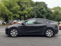 Tesla Model Y Long Range All-Wheel Drive - ფოტო 4