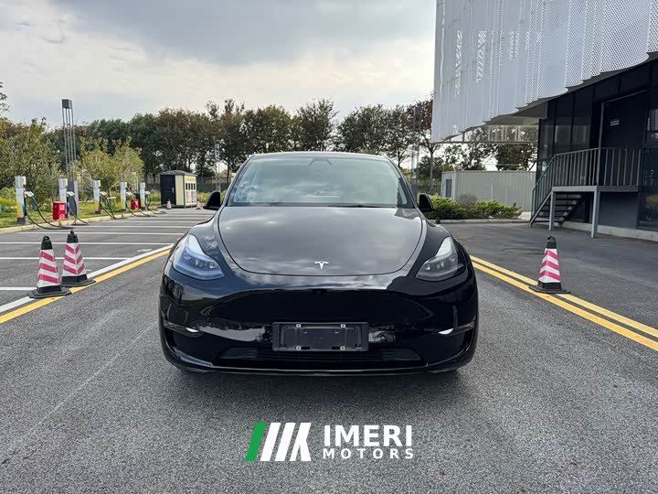 Tesla Model Y Standard Range RWD