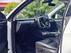 Tesla Model Y Rear-Wheel Drive - ფოტო 8