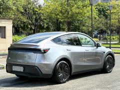 Tesla Model Y Long Range All-Wheel Drive - ფოტო 4