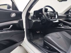 Hyundai Elantra 1.5L CVT Luxury - ფოტო 10