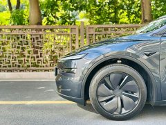 Tesla Model Y Rear-Wheel Drive - ფოტო 9