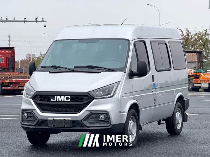 JMC 2.8T Space King Standard Short Wheelbase Medium-High Roof 6-Seat Diesel China VI JX493