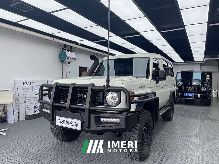 Toyota Land Cruiser (Imported) LC78 4.0L Middle East Edition