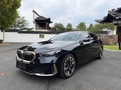 BMW 5 Series 530Li Luxury M Sport Package - ფოტო 1