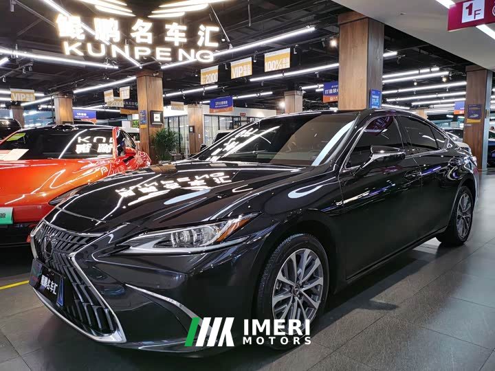 Lexus ES 260 Excellence Edition - ავტომობილი ჩინეთიდან