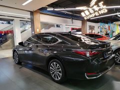 Lexus ES 260 Excellence Edition - ფოტო 3