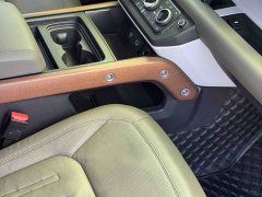 Land Rover Defender 110 P400 Dark Edition - ფოტო 10
