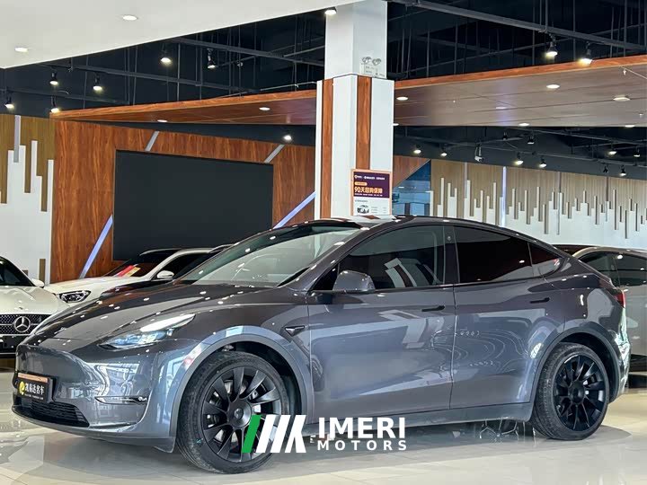 Tesla Model Y Long Range All-Wheel Drive