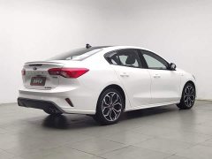 Ford Focus Sedan EcoBoost 180 Automatic ST Line - ფოტო 2