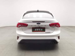 Ford Focus Sedan EcoBoost 180 Automatic ST Line - ფოტო 4