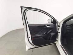Ford Focus Sedan EcoBoost 180 Automatic ST Line - ფოტო 8