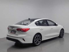 Ford Focus Sedan EcoBoost 180 Automatic ST Line - ფოტო 2