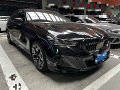 BMW 5 Series 530Li Luxury M Sport Package - ფოტო 3