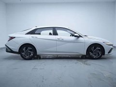 Hyundai Elantra 2023 1.5L CVT Luxury - ფოტო 3