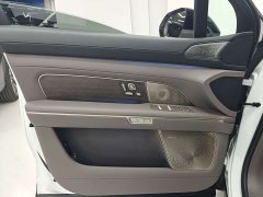 NIO ES8 Six-Seat Executive Signature Edition - ფოტო 16