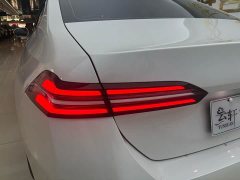 BMW 5 Series 525Li M Sport Package - ფოტო 11