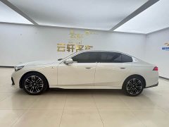 BMW 5 Series 525Li M Sport Package - ფოტო 4