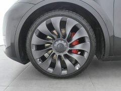 Tesla Model Y Performance All-Wheel Drive - ფოტო 17
