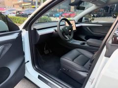 Tesla Model Y Rear-Wheel Drive - ფოტო 4