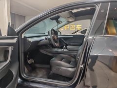 Tesla Model Y Rear-Wheel Drive - ფოტო 5