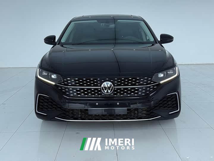 Volkswagen Passat Facelift 330TSI Elite - ავტომობილი ჩინეთიდან
