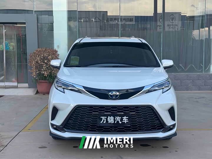 Toyota Grevias 2.5L Hybrid Luxury