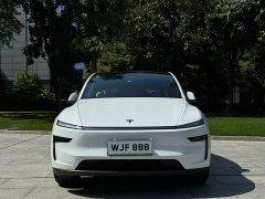 Tesla Model Y Rear-Wheel Drive - ფოტო 4