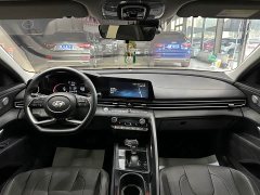 Hyundai Elantra 1.5L CVT Luxury - ფოტო 12