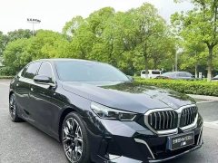 BMW 5 Series 530Li Luxury M Sport Package - ფოტო 2