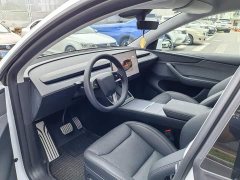 Tesla Model Y Rear-Wheel Drive - ფოტო 3