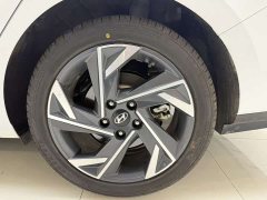 Hyundai Elantra 1.5L CVT Luxury - ფოტო 12