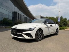 Hyundai Elantra 2023 1.5L CVT Luxury - ფოტო 1
