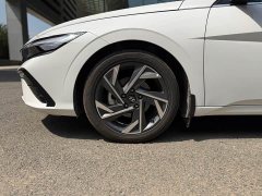 Hyundai Elantra 2023 1.5L CVT Luxury - ფოტო 9