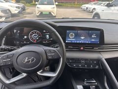Hyundai Elantra 2022 1.5L CVT Luxury - ფოტო 12