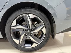 Hyundai Elantra 1.5L CVT GLX Elite - ფოტო 12