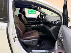 Toyota Sienna 2021 2.5L Hybrid Platinum Edition - ფოტო 10