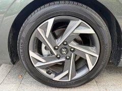 Hyundai Elantra 2023 1.5L CVT Luxury - ფოტო 12