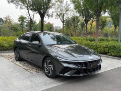 Hyundai Elantra 2023 1.5L CVT Luxury - ფოტო 3