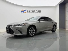 Lexus ES 200 Luxury Edition - ფოტო 1