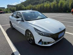 Hyundai Elantra 2022 1.5L CVT Luxury - ფოტო 3